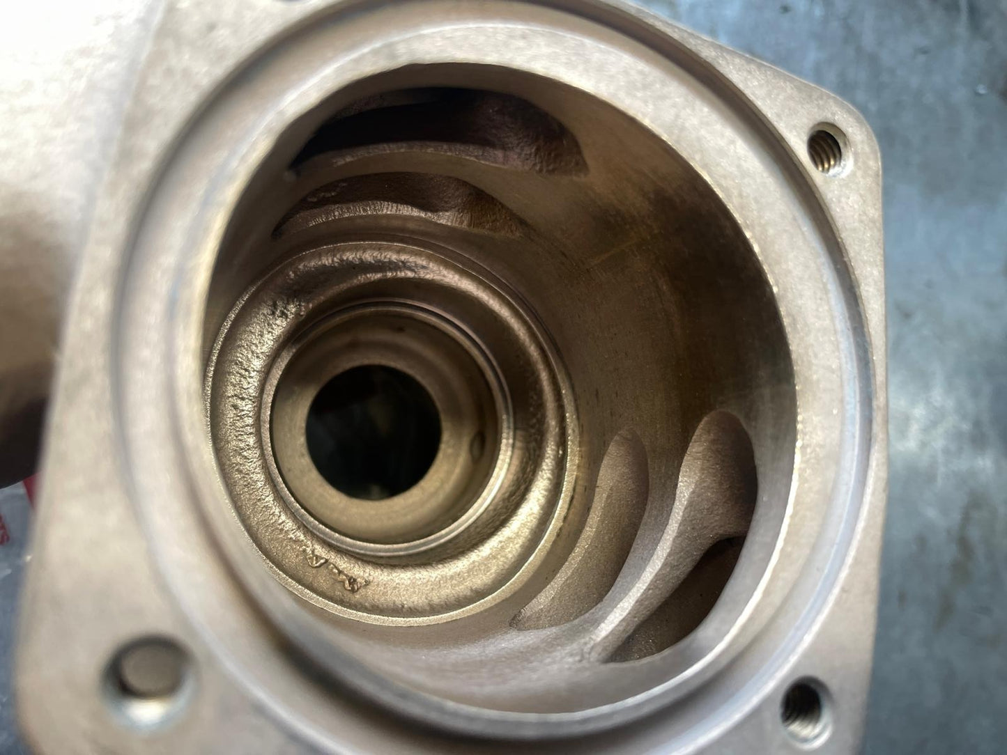 YANMAR 4LH 4LHA TE HT DT  Sea Water Pump 119171-42500