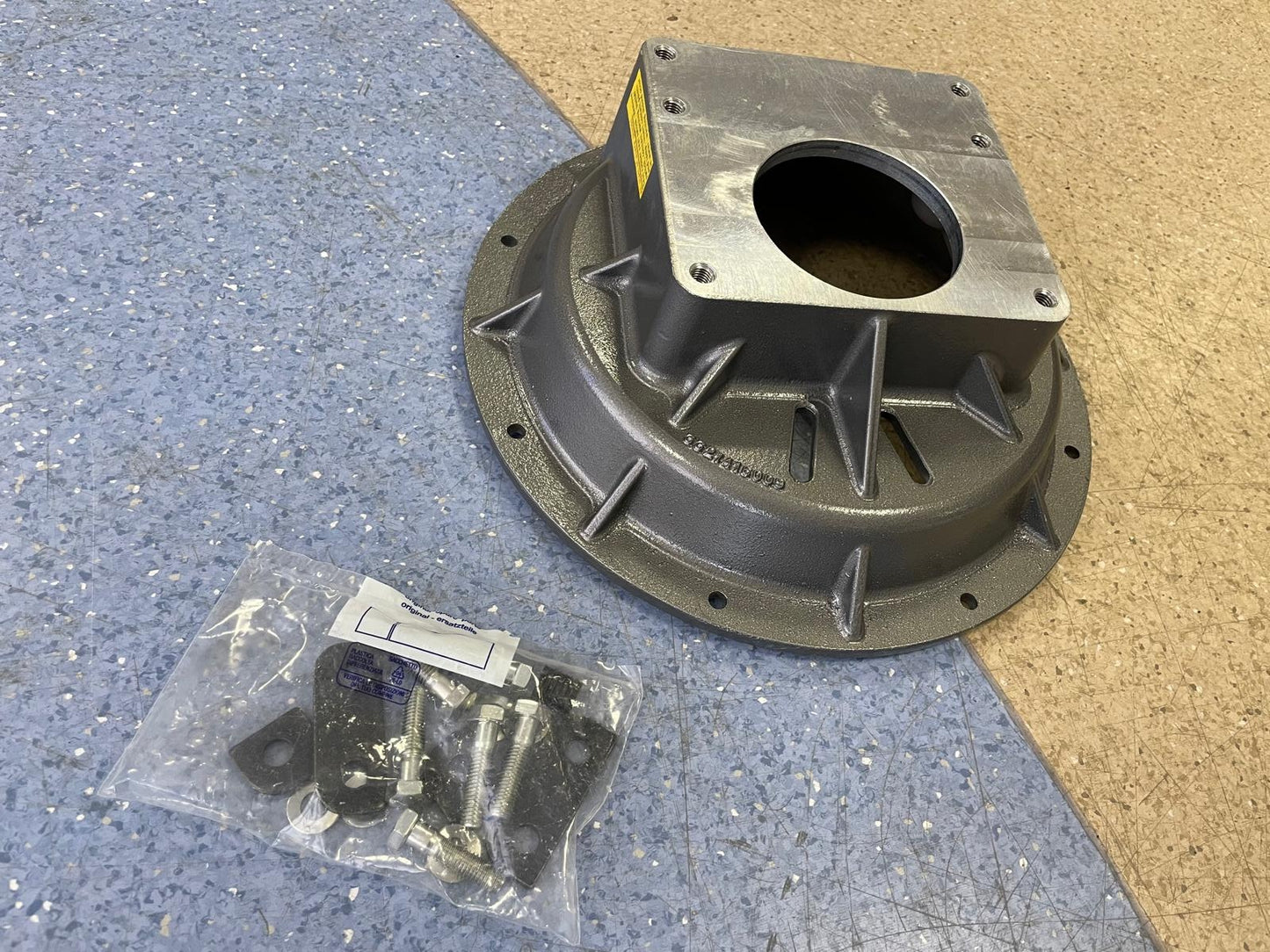 YANMAR SD60-5 FLANGE ASSY, SAE#5 - 196460-02110