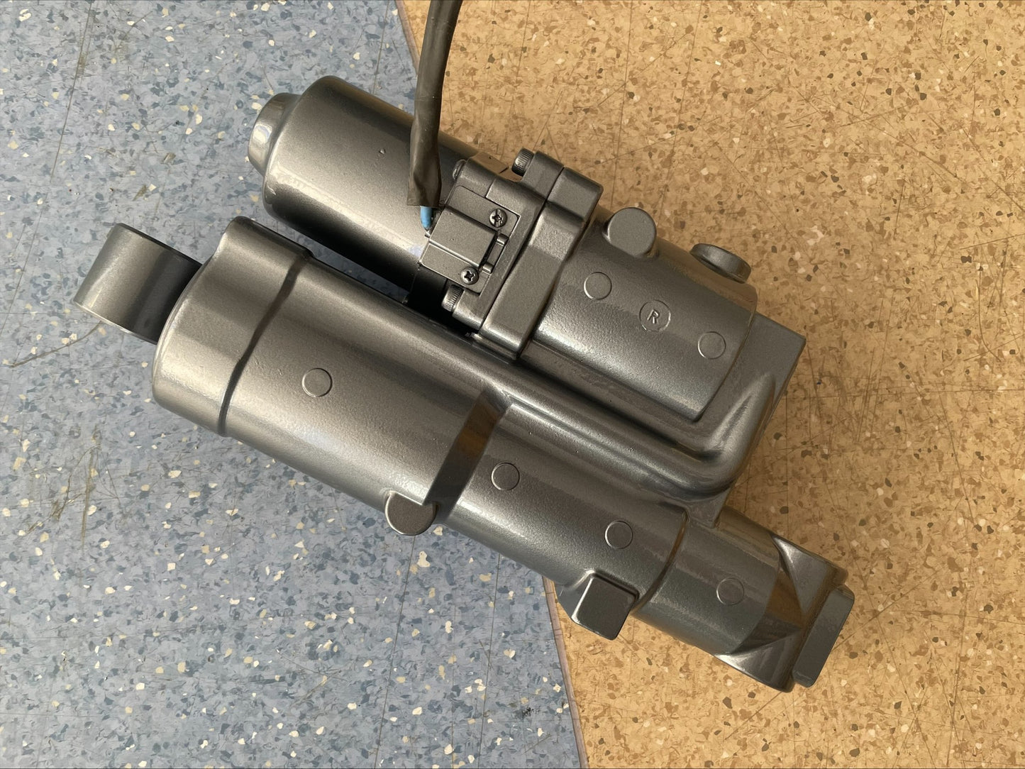 YAMAHA F75 F80 F90 F100 POWER TRIM TILT ASSY - 6D8-43800-00-4D